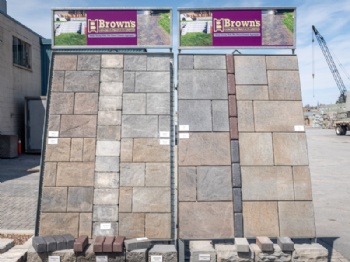Outdoor brick ledgestone Display